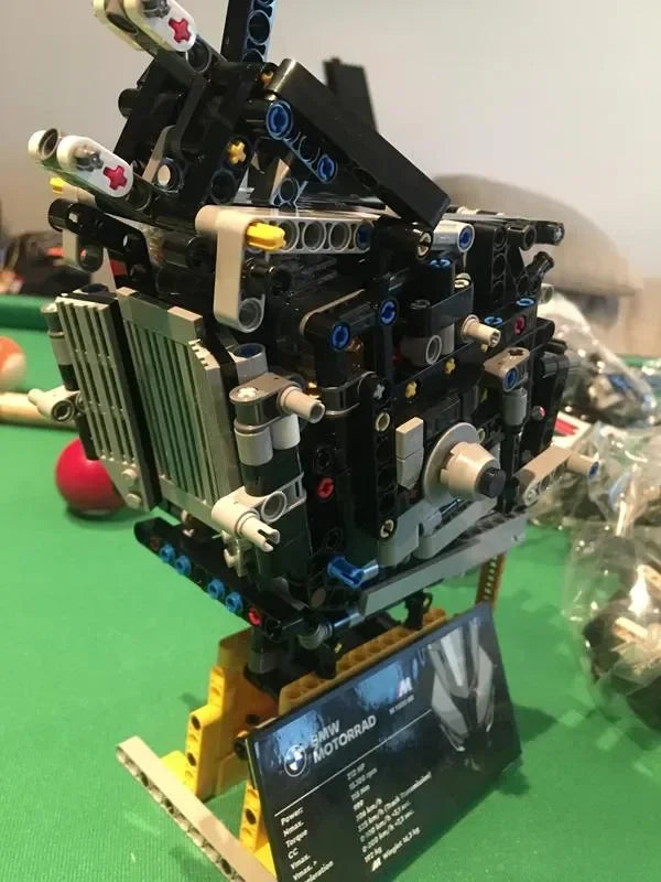 BMW M 1000 RR  (1920 TEILE)